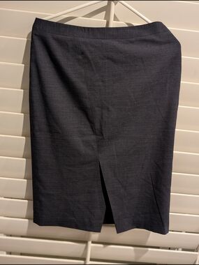 Classiques Entier Charcoal Virgin Wool Pencil Skirt - Tailored Office Staple